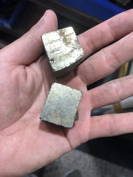 

Wholesale 1pcs 100% Natural Pyrite Raw Material Healing Bead Pendant,Miner Material Speciment For Warping Cutting, 25mm+