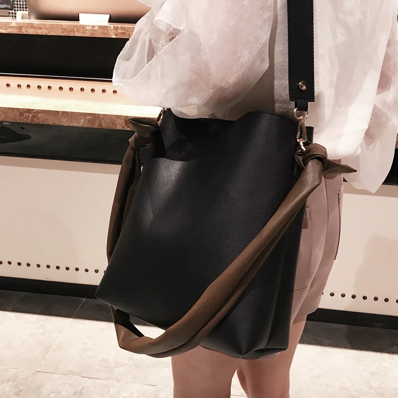 

Vintage Large Capacity Buckets Bag Women Designer Wide Strap Shoulder Bags Luxury Pu Crossbody Bag Casual Female Purses Totes
