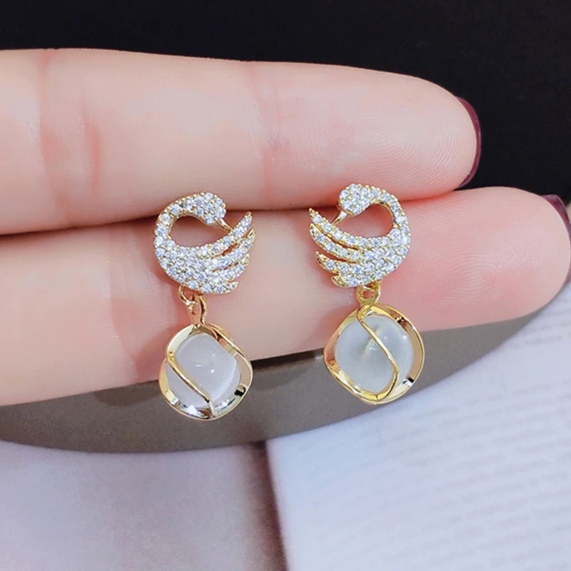 

New Popular Design Elegant Swan Earrings for Women Charm Jewelry S925 Needle Shiny Zirconia Original Design Stud Party Ins Hot