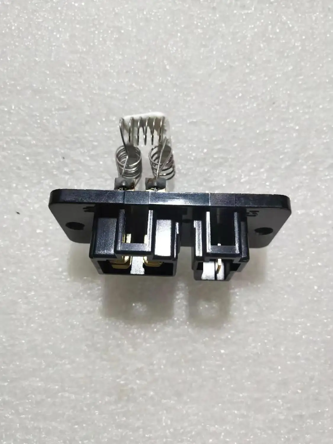 UB3961B15A For Mazda B2000 B2200 B2600 HVAC Blower Motor Resistor Block