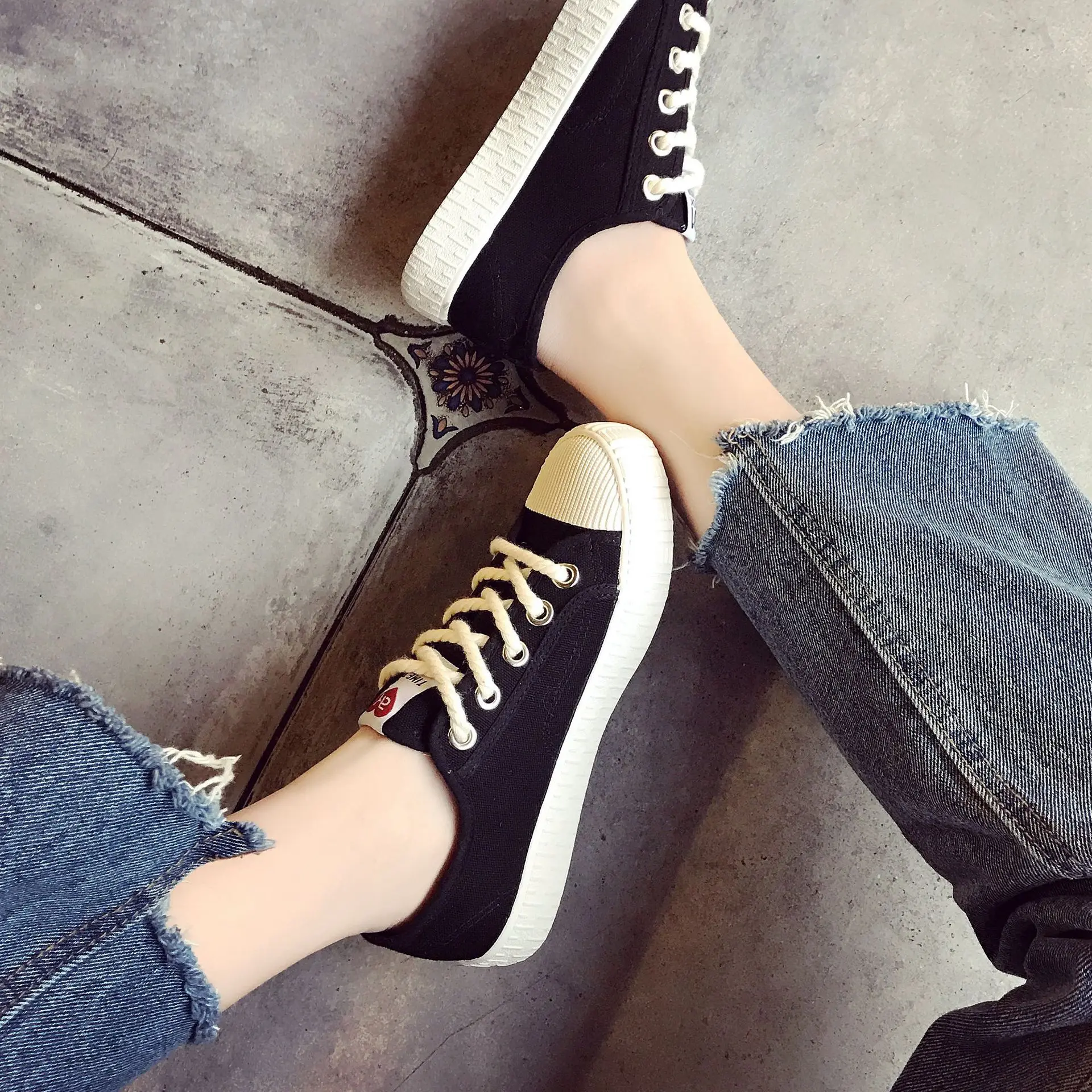 

INS Hot Selling Biscuit Shoes Women's Breathable Casual Trendy Shoes 2019 Summer New Style Students Versatile Lace-up Canvas Sho