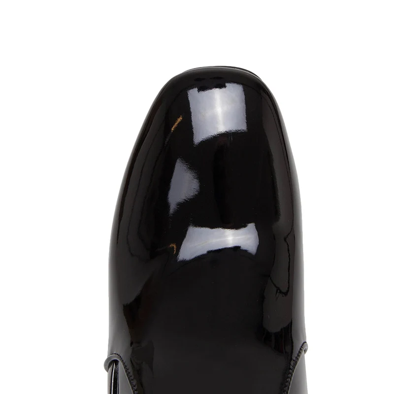Классические женские ботильоны; Цвет черный, белый; короткие ботинки на низком каблуке; женская обувь из лакированной кожи; сезон осень-весна; большие размеры 45