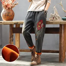 Кашемировые джинсы для женщин; сезон осень-зима; эластичная резинка на талии; флисовые теплые джинсовые штаны в стиле ретро с вышивкой и пуговицами; Лоскутные Повседневные потертые брюки