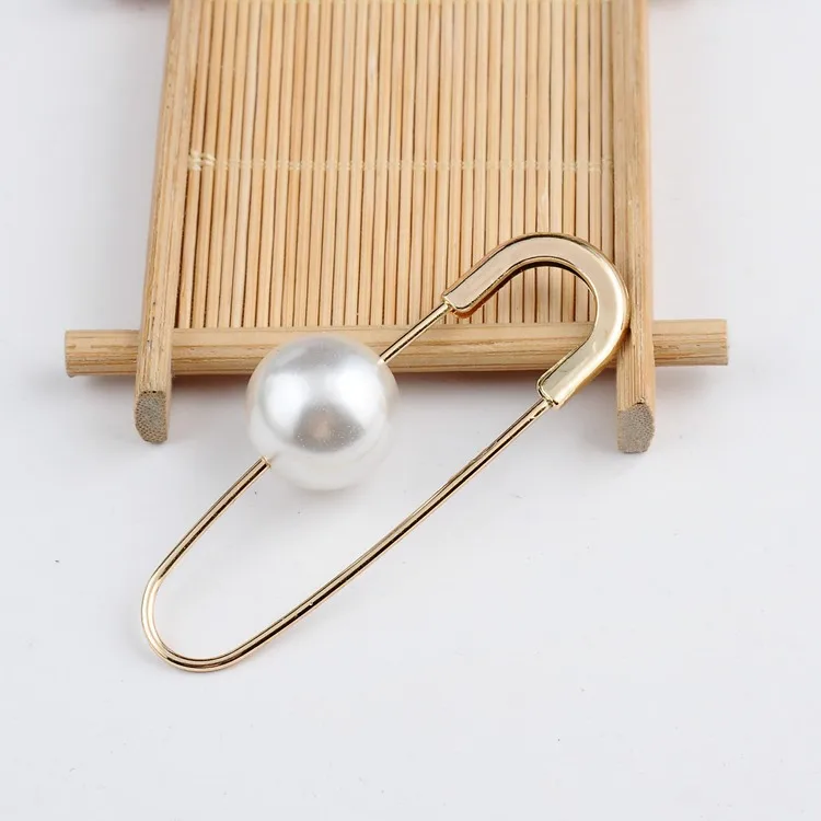 

Handmade Single Large Pearl Brooches Shawl Buckle Simple Temperament Cardigan Sweater Coat Lapel Pin Women Clothing Accessories