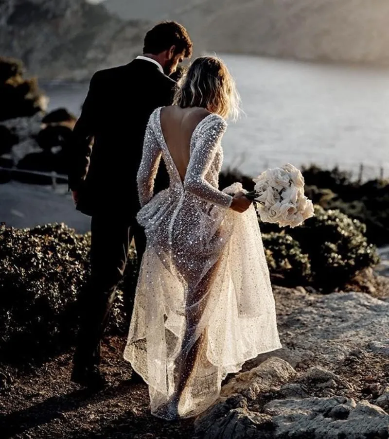 stunning-long-sleeve-a-line-wedding-dresses-sheer-neck-sparkly-sequined-beach-bridal-gown-sexy-vestido-de-novia (4)_conew1