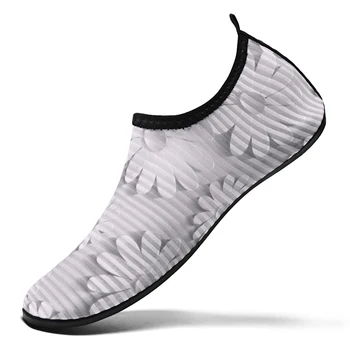 

2020 Summer Water Shoes for Women Beach Sneakers Sports Shoes Flower Outdoor Swimming on-surf Gym Yoga Fitness Aqua Shoes Man