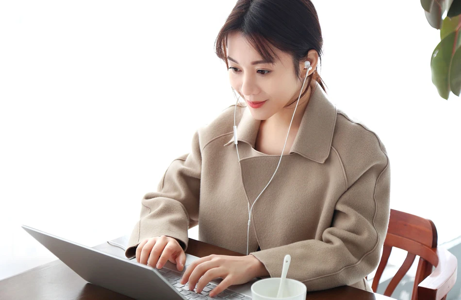 Half-In-Ear-Earphone_07