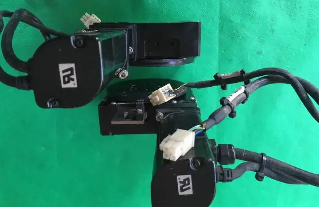 SGM-01U3B2L 200V 100W б/у, серводвигатель, хорошие рабочие