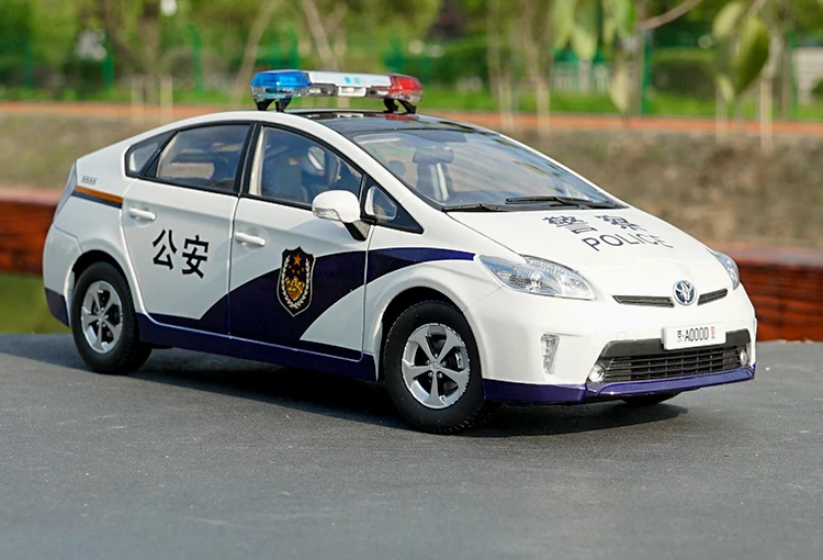 Авторизованный завод литья под давлением 1:18 Toyota Prius hybrid policer модели автомобилей в подарок, коллекция