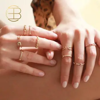 

2020 Fashion Copper Plated Real Gold Cubic Zirconia Paved Chain Pin Finger Rings For Women Adjustable Slim Gold Knuckle Ring