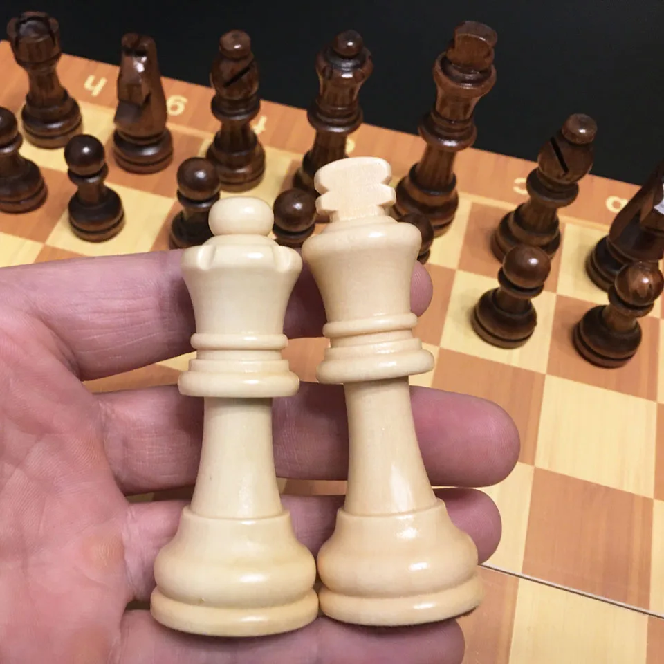 4 Queens Chess Wooden Chess Set International Game Wooden Pieces Foldable Chessboard Gift Toy