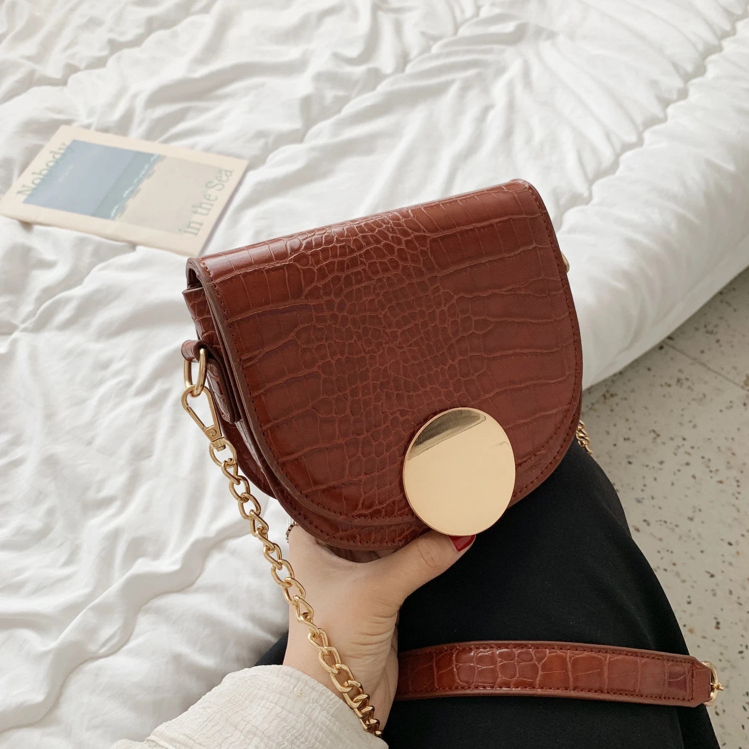 

Vintage Crocodile Pattern Saddle Bags For Women 2019 Luxury Handbags Women Bags Designer Chains Female Shoulder Crossbody Bags