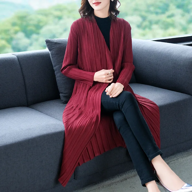 

MIYAKE new autumn and winter pleated long windbreaker large sioze temperament women's loose long sleeve outer cover free ship