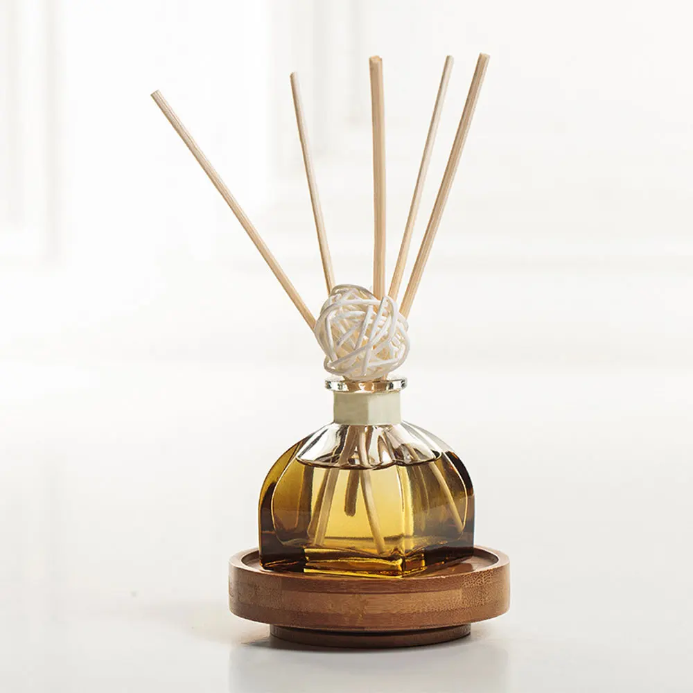 Парфюм с палочками. Ароматический диффузор Reed Diffuser. Ароматический диффузор Арома хоум. Аромадиффузор стеклянный 50 мл. Ароматический диффузор с палочками 50 мл.