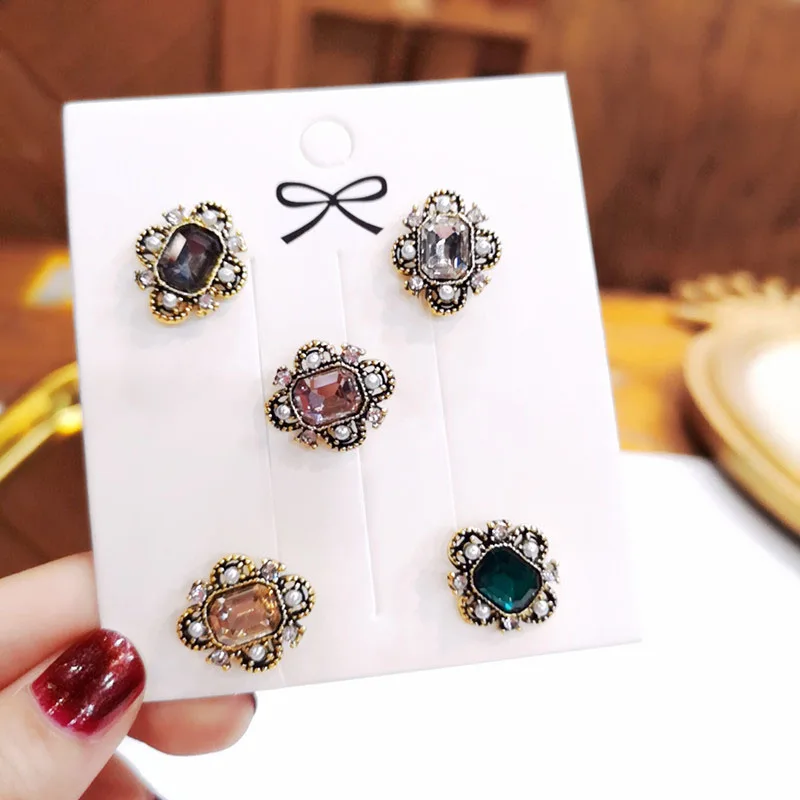 

5pcs/Set Korea Alloy Brooches Pins Women 5 Colors Flower Rhinestone Pearl Pin Clothing Jewelry Accessories All Match Vintage