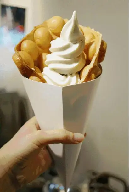 100pcs-Cone-Shape-Disposable-egg-waffle-package-paper-box-French-Fries-Box-Waterproof-And-Anti-Oil (1)