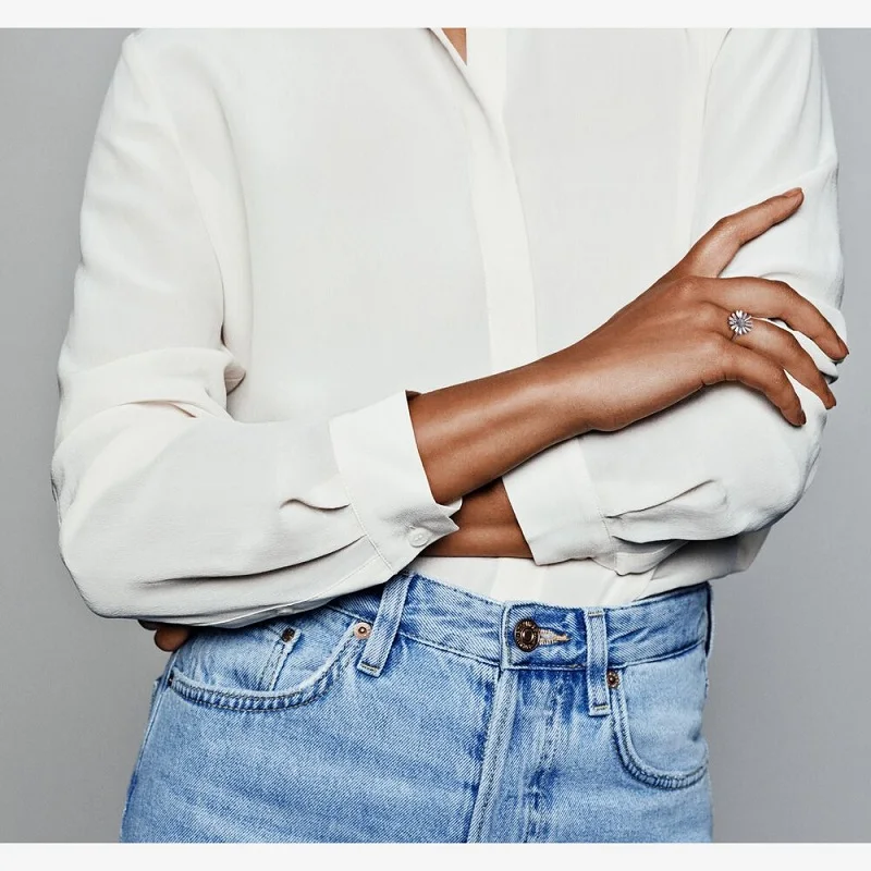 198817C01_ABC123_MODEL_ECOM_RGB