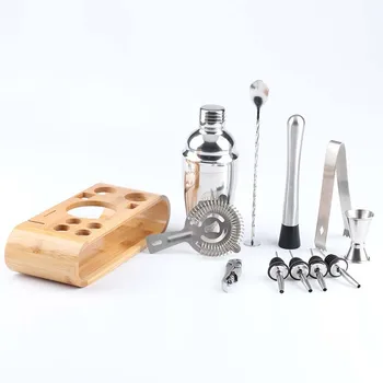 

Stainless Steel Bar Tool Martini Boston Cocktail Bartender Bartender Hand Pot with Oval Wooden Stand 750ML550ML Bartender Set