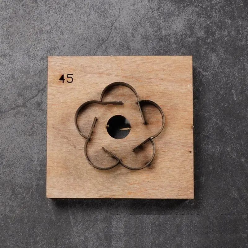 

Leather Hydrangea Pendant Template Wooden Punching Die Cutting Mould Art Crafts U4LE