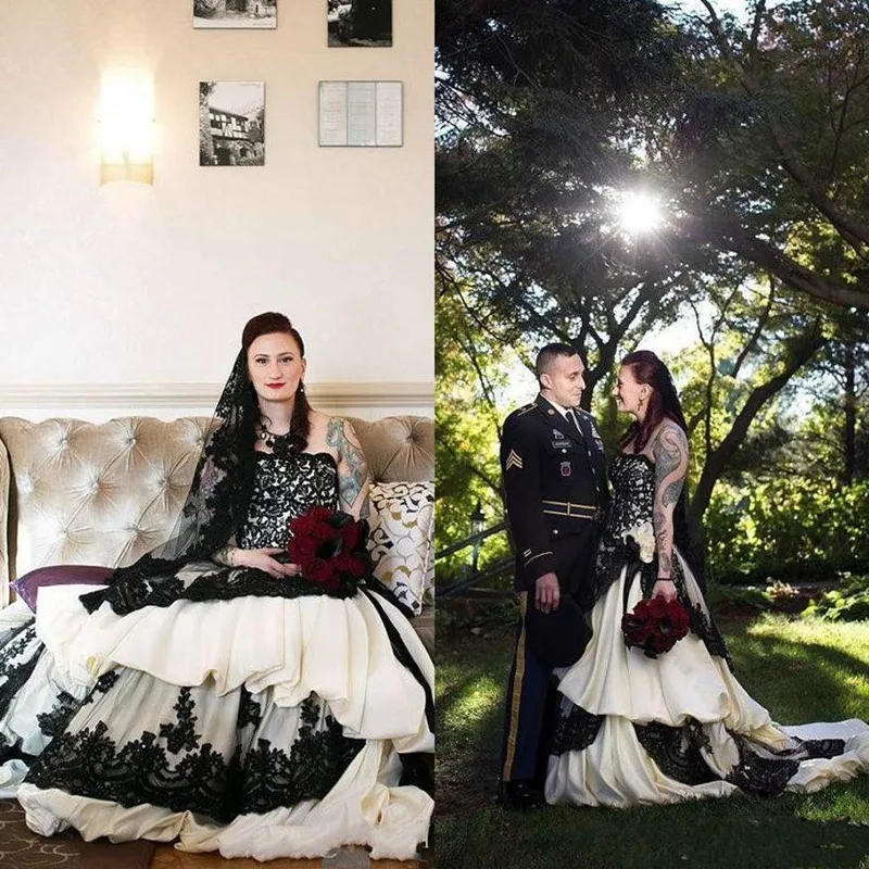 

Vintage Black Ivory Gothic Wedding Dresses 2020 Strapless Plus Size Ruffles Tiered Skirt Country Lace-up Corset Bride Gowns
