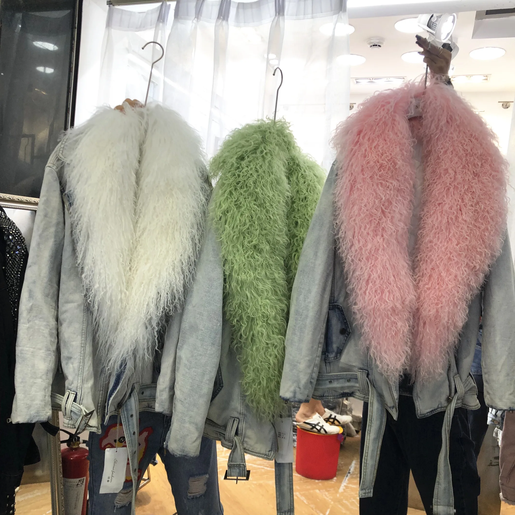 

European Style Denim Jacket Women New Winter Real Lamb Fur Collar Plus Thick Denim Jacket Women's Quilted Coat Loose Overcoat