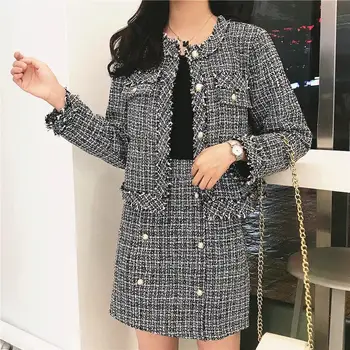 

2019Autumn Winter Elegant Women Tweed Two Piece Set White Striped Wool Tassel Jacket Crop Coat + Bodycon Buttons Mini Skirt Set