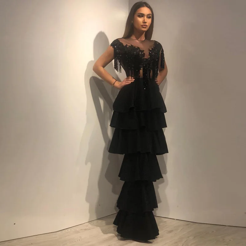 Modern Black Tiered Skirt Prom Dresses 