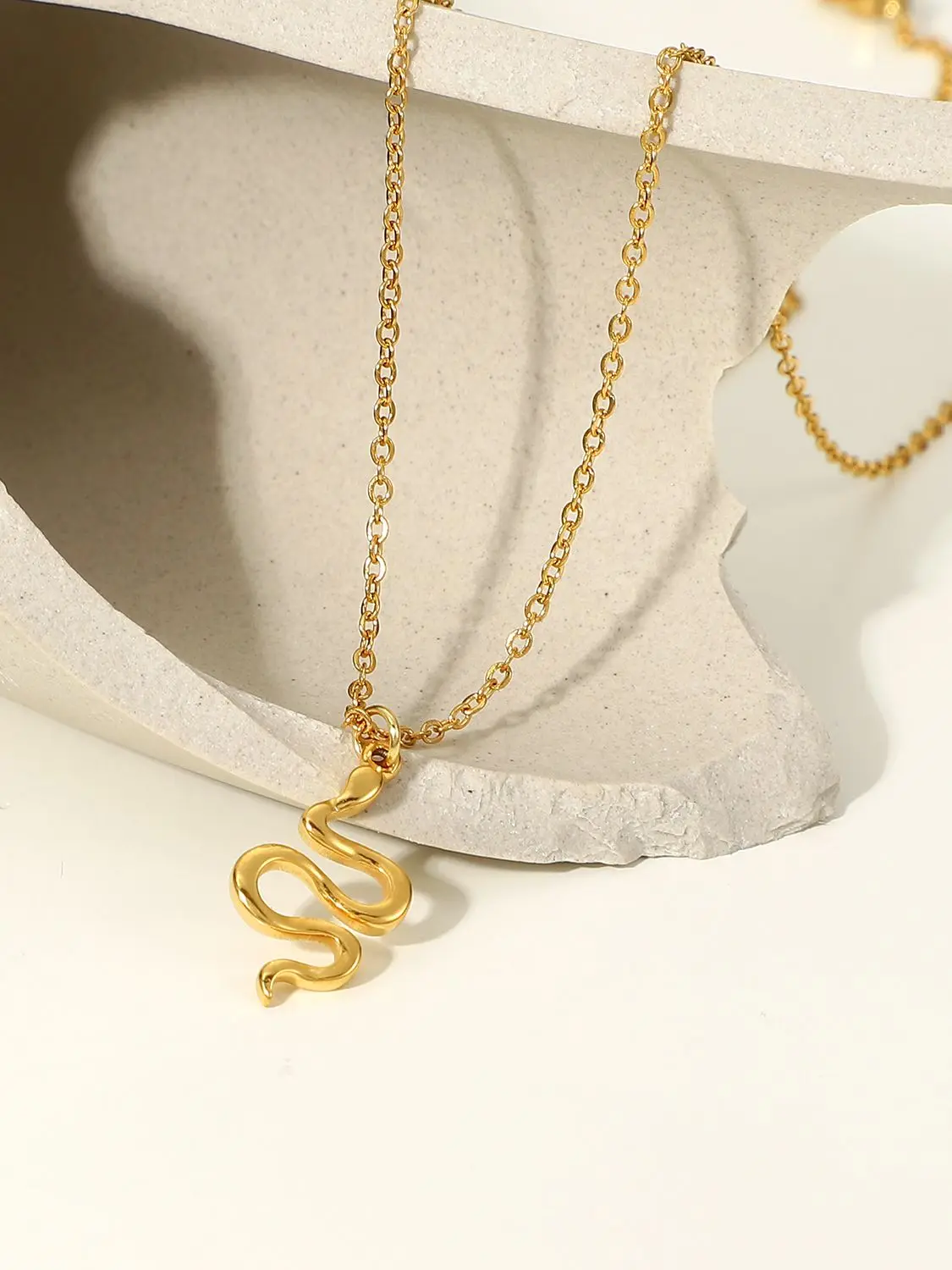 18k Gold Clavicle Chain Jewelry Coin 