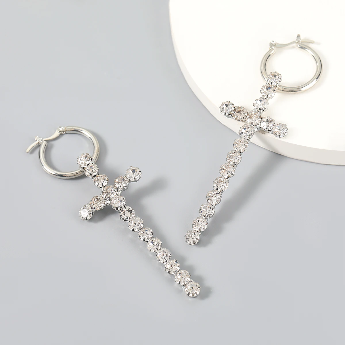 2021 Simple Metal Rhinestone Cross Earrings Family Party Popular Dangle Earrings Women's Retro Statement Earrings