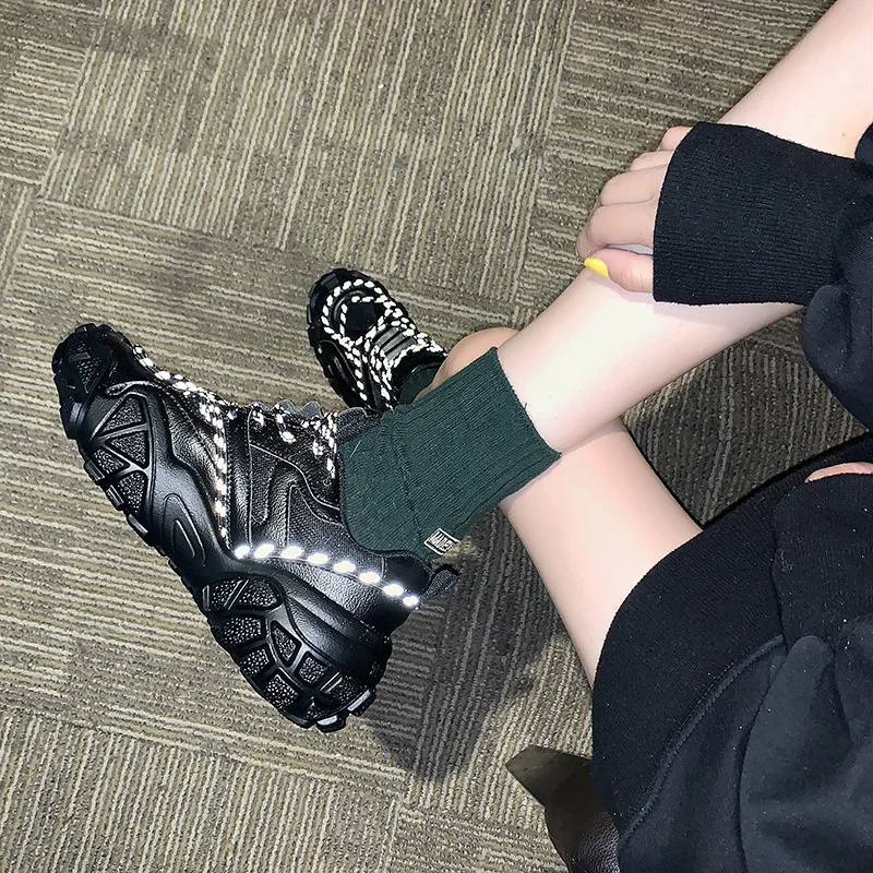 

Shoe Women's 2019 Trendy Shoes Old Man Shoes Women's New Style Lace-up Retro Dirty Shoes Super Fire Night Light Casual Shoes Ath