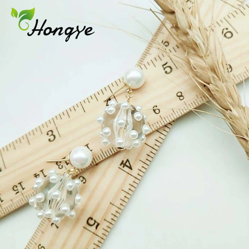

Brand New Girls Ball Shape Natural Pearl Hanging Earrings Gold Alloy Sweet Fine Ear Jewelry New Design Birthday Ear Accessories