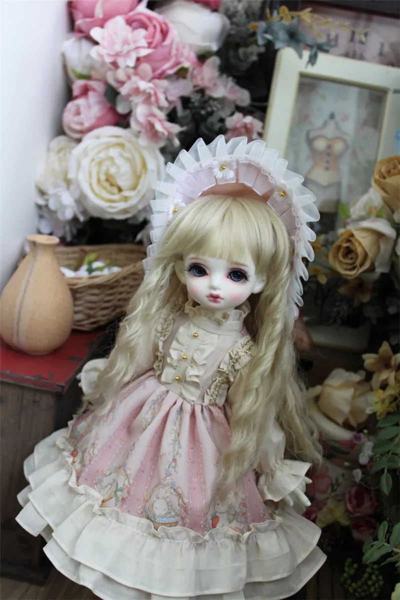 

BJD doll dress suitable for 1/3 1/4 1/6 Blythes size giant pink sweet retro court doll accessories (skirt + headdress)