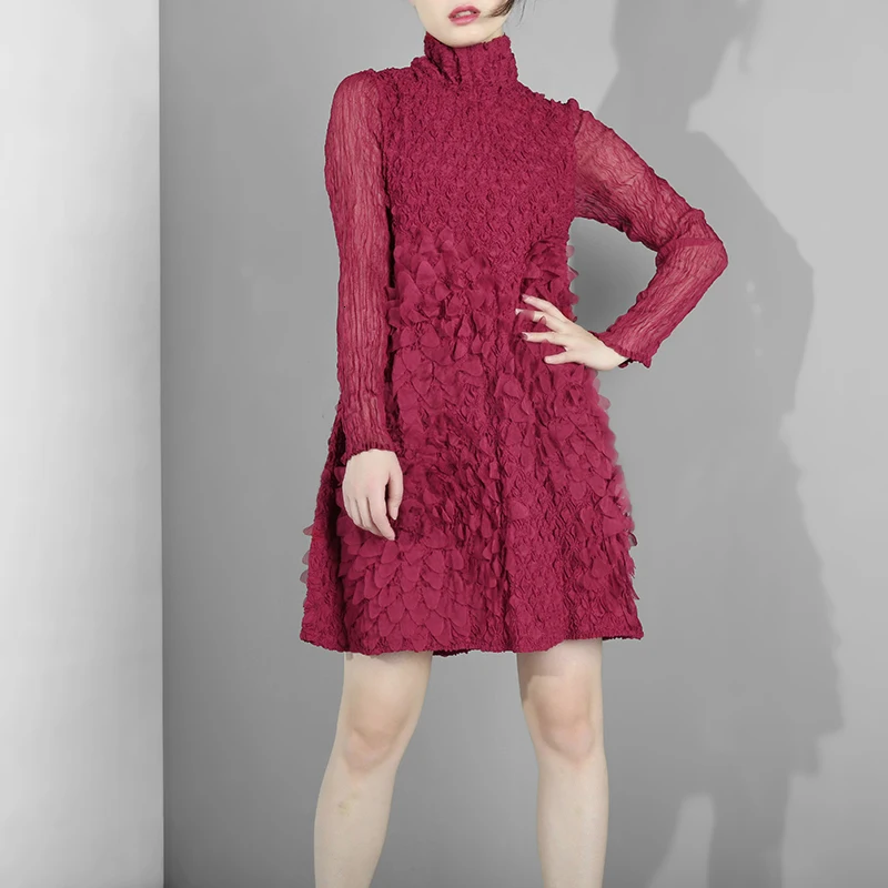 [EAM] New Autumn Winter Stand Collar Long Sleeve Red Stereoscopic Flower Pleated Loose Dress Women Fashion Tide YF38