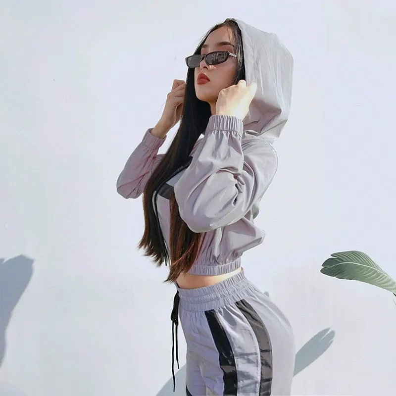 Женский спортивный костюм Светоотражающий Комплект из 2 предметов хип-хоп на молнии укороченный топ брюки ветровка модная женская Свободная светящаяся куртка пальто брюки - Цвет: Серебристый