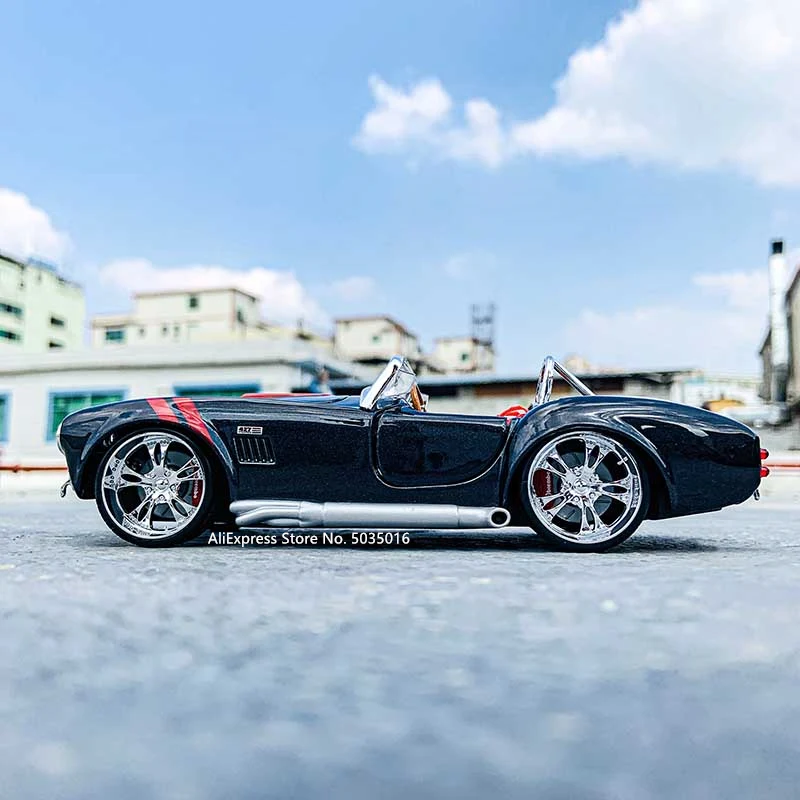 Maisto 1:24 Ford 1965 Shelby Cobra 427 simulation alloy car model crafts decoration collection toy tools gift