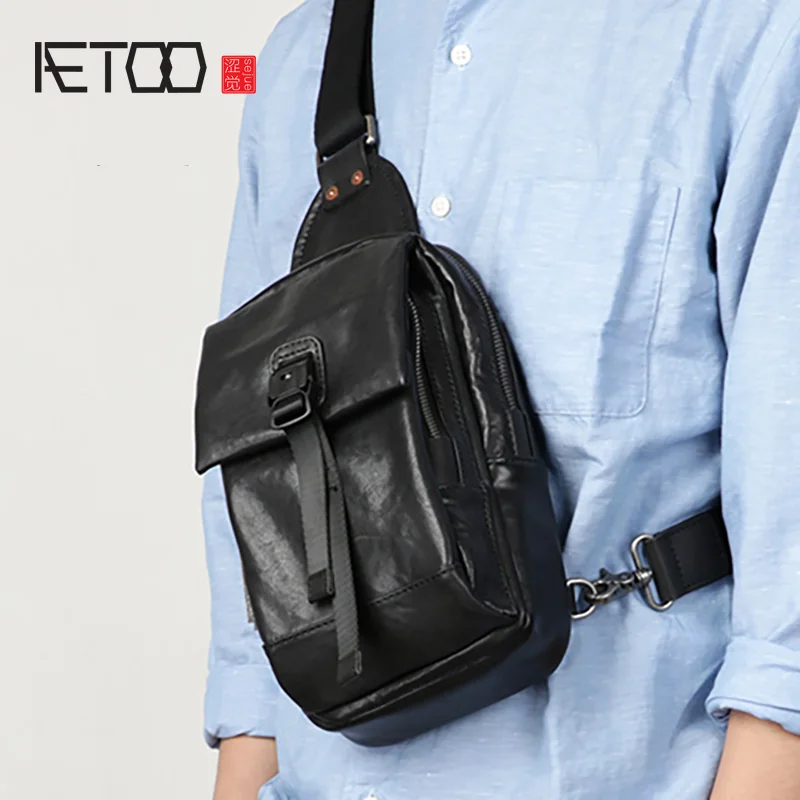 

AETOO Leather men's chest bag, head leather casual trend one shoulder bag, simple sports stiletto bag
