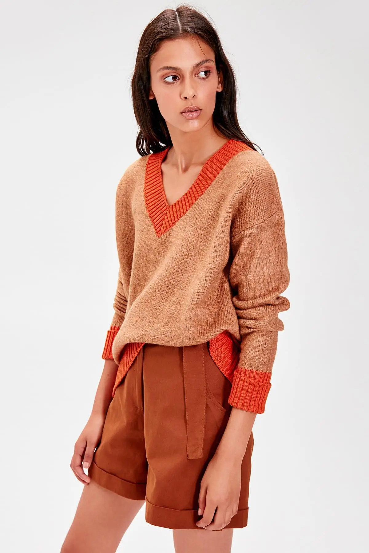 

Trendyol Camel V Neck Knitwear Sweater TWOAW20WW0013