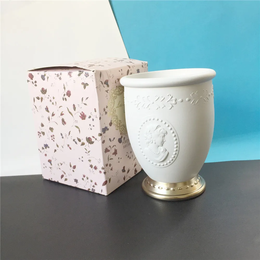 les Merveilleuses LADUREE BRUSH HOLDER White _ 1 (2)