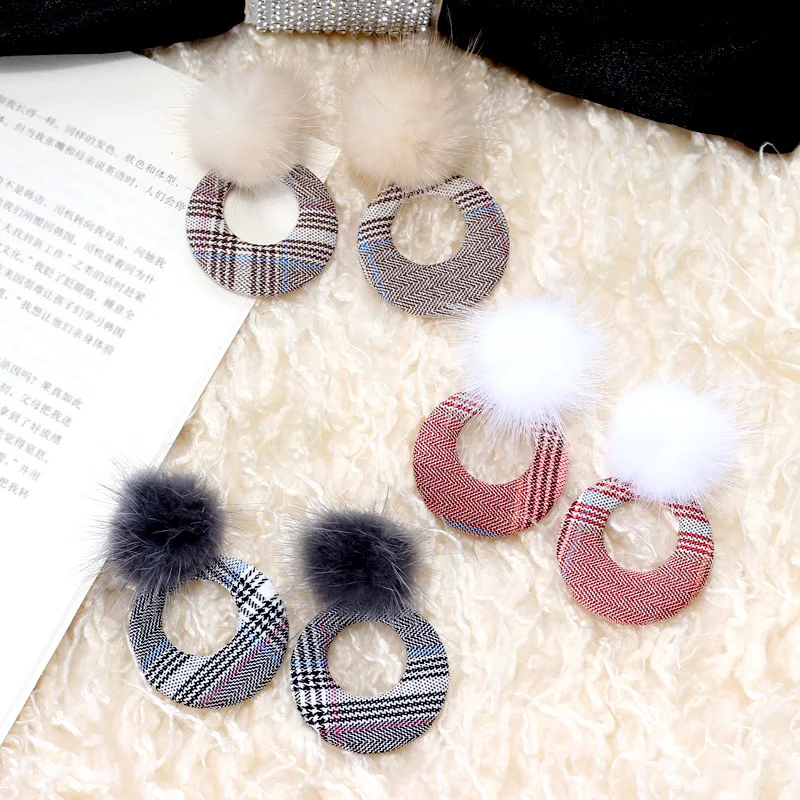 

Autumn Winter Fur Pom Pom Ball Plaid Round Circle Dangle Earring Korean Cute Mink Flurry Ball Retro Earrings For Women Jewelry