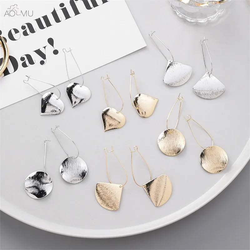 

AOMU New Korean Love Fan Round Fashion Personality Metal Brushed Texture Bump Geometric Drop Earrings for Women Birthday Gifts