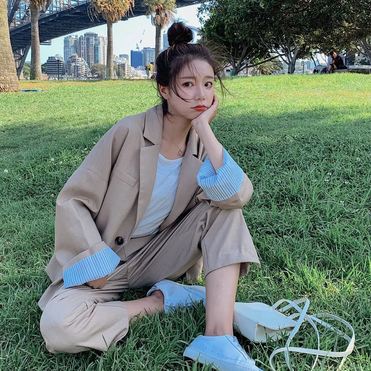 

Photo Shoot CHIC Elegant Ol Beige Stripes Cuff Single Breasted Suit Jacket Waist Hugging Straight-Cut Capri Pants WOMEN'S Suit