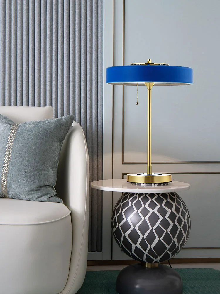 Fashion creative Nordic table lamp American simple bedroom bedside table living room study decorative table lamp LED lamp