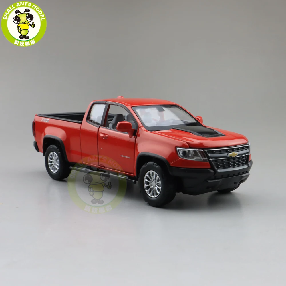 1/31 Chevrolet COLORADO Pickup литой автомобиль модели грузовиков игрушки Дети Мальчики Подарки