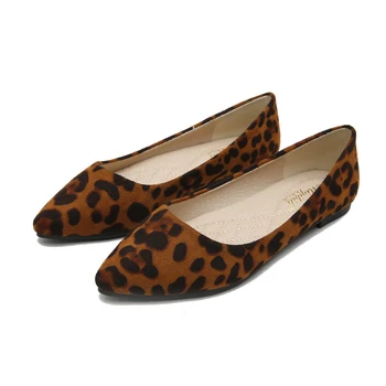 

2019 spring new flat heel pointed flat shoes fashion leopard print small size 33 shallow mouth large size single shoes women's s