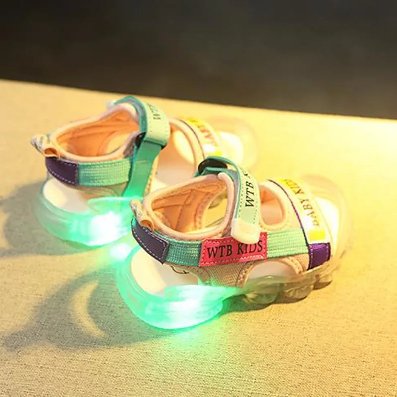 

New boys sandals Letter Led Light Luminous Baby Kids Sport Shoes Fashion Soft Flat Shoes Children Beach Sandals
