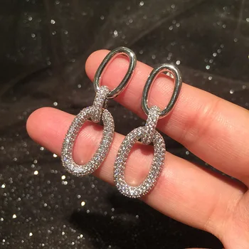 

Metal chain earrings European and American personality exaggerated temperament handsome 2020 new cold wind needle earrings.