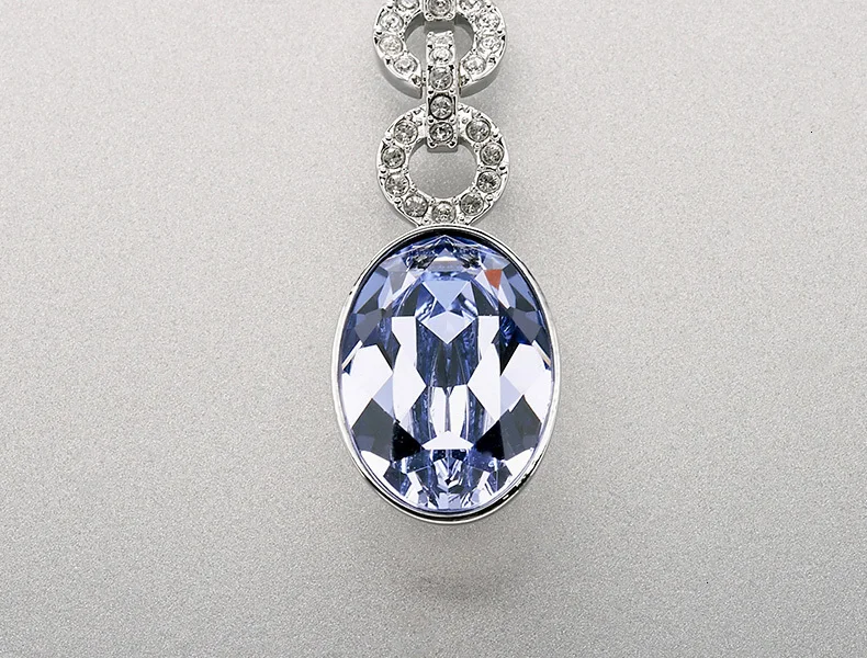 High quality women's necklaces, elegant purple clothes, and necklaces
