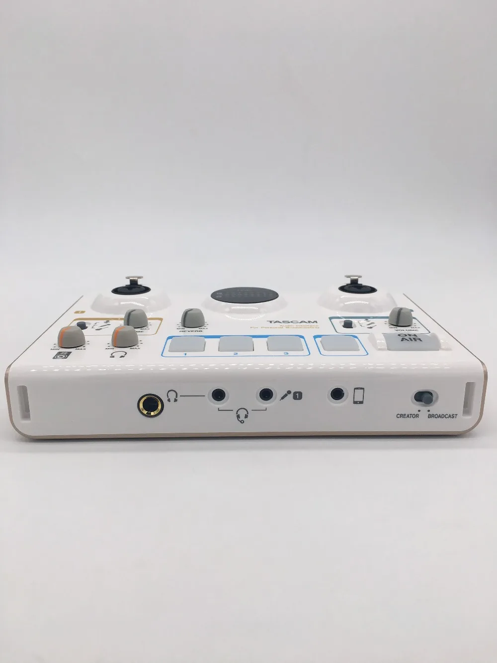 TASCAM MiNiSTUDIO Creator US-42 внешняя звуковая карта USB аудио интерфейс для сетевого вещания и студийной записи