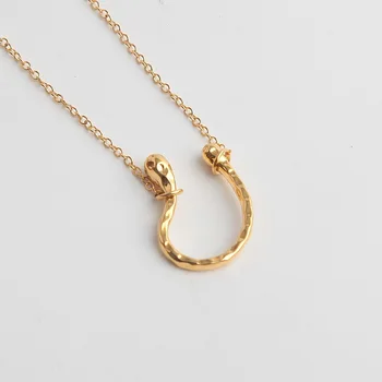 

European and American minority design U-shaped twisted horseshoe Necklace