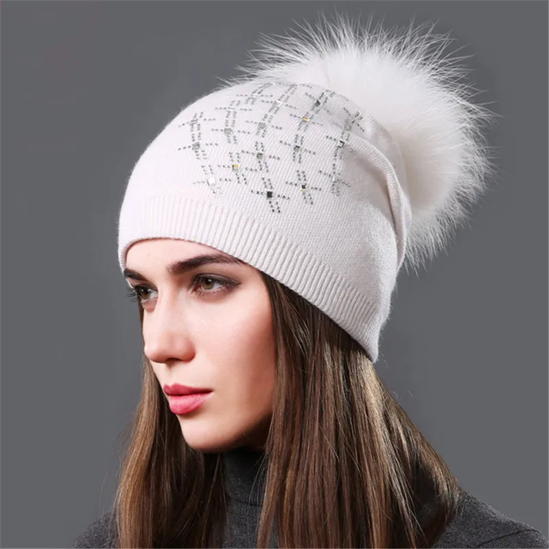 

Winter Women's Wool Knitted Hats Fashion Rhinestone Sequins Cashmere Slouchy Beanie Hat with Raccoon Fur Pompom Warm Skullies
